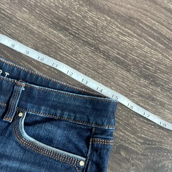 White House Black Market denim shorts 6 - Picture 6 of 7